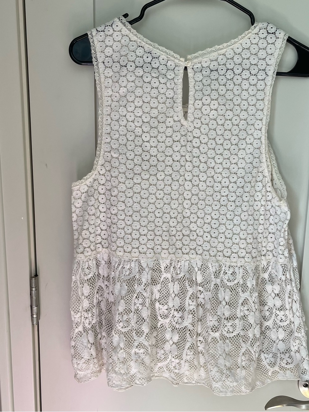 American Eagle Lace Peplum Tank Top Sleeveless White Large Keyhole - Picture 2 of 5